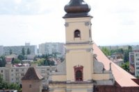 Františkánsky kostol sv. Jakuba, v pozadí Bernolákova brána