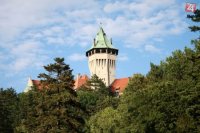 Smolenický zámok - pohľad z parku