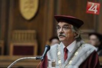 Rektor UK Karol Mičieta počas slávnostného príhovoru.