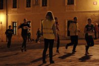 bežcov usmerňovali dobrovoľníci