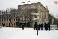 Sneh sa postupne pod topánkami domácich i turistov menil na negustióznu kašu.