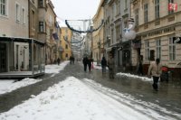 Staromestské chodníky boli vzorne odhrnuté.