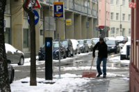 Pre niektorých sneh nebol radosťou, ale skôr starosťou.