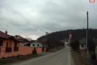 Kanaš ani tohto roku neostal odrezaný od sveta. Problémové autobusové spojenie má už čoskoro nahradiť letecká linka. Na Trase Kanaš – Prešov s medzipristátím v Šariši bude spočiatku lietať populárny „Čmeliak“.