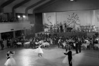 Na archívnej snímke z 13. decembra 1959 Ples družby v Bratislave. FOTO TASR - Erik Stražan