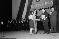 Na archívnej snímke z 23. novembra 1960 slávnostný večer k Mesiacu priateľstva v Bratislave. FOTO TASR - Miroslav Tuleja