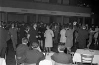 Na archívnej snímke z 24. februára 1968 v Bratislave Mládežnícky ples. FOTO TASR - Alojz Prakeš