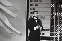 Na archívnej snímke Milan Lasica uvádza vystúpenie maďarskej speváčky Z. Konczovej 15. júna 1968 v Bratislave. FOTO TASR - Alojz Prakeš