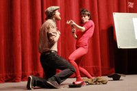 Kapor na scéne | Batoľa sa smeje ako malý diabol (western)