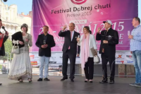 Festival dobrej chuti otvorila primátorka v dobovom kostýme.