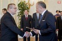Na snímke vľavo profesor v odbore katolícka teológia Marek Petro