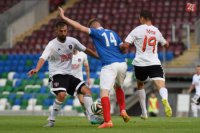 Na snímke zľava José Garcia Casado (Trnava), hráč Linfieldu Aaron Burns a Martin Tóth (Trnava)