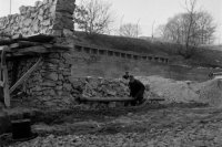 Na archívnej snímke z 22. decembra 1959 budovanie I. etapy bratislavskej zoologickej záhrady. Foto - Štefan Šúry