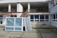 Takto prebieha výmena okien na ZŠ Moskovská.