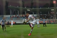 Na snímke hráč Trnavy Erik Sabo premieňa pokutový kop