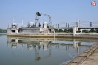 Na snímke pokles hladiny vody na vodnej priehrade v Bolerázi v dôsledku horúčav