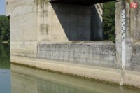 Na snímke pokles hladiny vody v dôsledku horúčav na vodnej priehrade v Suchej nad Parnou