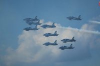 Na snímke predstavenie talianskej akrobatickej letky Frecce Tricolori počas Medzinárodných leteckých dní SIAF 2015 na leteckej základni Sliač 29. augusta 2015.