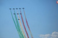 Na snímke predstavenie talianskej akrobatickej letky Frecce Tricolori počas Medzinárodných leteckých dní SIAF 2015 na leteckej základni Sliač 29. augusta 2015.