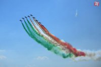 Na snímke predstavenie talianskej akrobatickej letky Frecce Tricolori počas Medzinárodných leteckých dní SIAF 2015 na leteckej základni Sliač 29. augusta 2015.