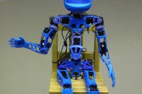Poppy je humanoid, ktorého vytlačili na prešovskej elektrotechnickej priemyslovke. Vie sa hýbať a rozprávať.