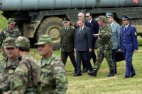 Prezident SR Rudolf Schuster navštívil 29. mája 2001, 36.protilietadlovú raketovú brigádu na Koliňanskom vrchu pri Nitre