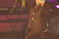 Slávnostný galavečer venovaný jubilejnému 5. ročníku vyhodnotenia ankety o najlepšieho hokejistu SR Zlatý puk 2002 sa uskutočnil v sobotu 10.augusta 2002 večer v Divadle Andreja Bagara v Nitre. Víťazné gesto najlepšieho útočníka Žiga Pálffyho.