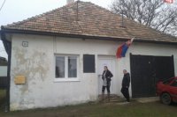 Volebná miestnosť v niekdajšej hasičskej zbrojnici v očovskej časti Holcov majer v okrese Zvolen, Autor foto: Oliver Ondráš