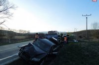 Pri Prešove došlo k dopravnej nehode, na ceste sa zrazilo auto s traktorom.
