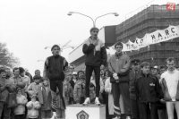 Na archívnej snímke z 7. apríla 1991 v Bratislave stupeň víťazov hlavnej mužskej kategórie  44. ročníka cestného behu Devín - Bratislava.