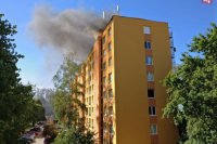 Kvôli požiaru bytovky muselo byť evakuovaných približne 30 osôb.