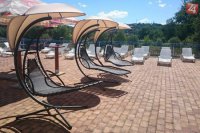 Nové a pohodlné lehátka sú jednou z noviniek letného kúpaliska Sun Park na Sídlisku III v Prešove.