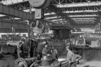 Na archívnej snímke z 31. októbra 1962 pri Košiciach výstavba studenej valcovne VSŽ.