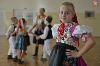 Na snímke mladí folklóristi zo súboru Záborský v obci Župčany v okrese Prešov.