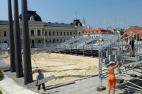 Šport Pro Elite Beach Tour 2007   Predposledná štvrtá séria celoslovenskej súťaže v plážovom volejbale Šport Pro Elite Beach Tour 2007 sa konala od 20. do 22. júla na Svätoplukovom námestí v Nitre.