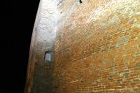 Vysvietená časť mestského opevnenia v Trnave