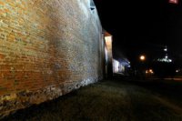 Vysvietená časť mestského opevnenia v Trnave