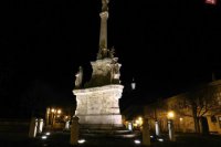 Súsošie sv. Jozefa v noci pekne vyniká