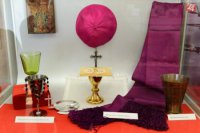 Na snímke jednoduché kalichy, slúžiace na celebráciu svätých omší počas jeho prenasledovania.