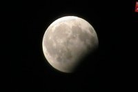 Čiastočné zatmenie Mesiaca.