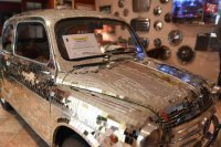 Zrkadielok v mozaike tvorí dovedna 10 484 segmentov bez špárovacej hmoty.