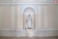 Vnútorné priestory mauzólea rodu Chotekovcov v tamojšej obci.