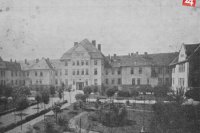 Autor: Zsuzsa Böszörményi, 20. roky 20. storočia