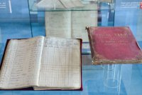 Na snímke pozemková a majetková kniha mesta Nitry z roku 1874