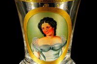 Na snímke pohár nájdený na aukcii v Brne