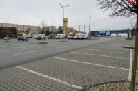 Parkoviská v Prešove sú poloprázdne, čiže rady sa pred obchodmi netvoria.