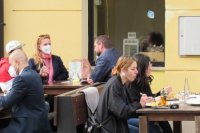 V širšom centre Prešova boli terasy v pondelok obsadené väčšinou v hojnej miere.