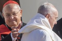 pápež František počas privítacieho ceremoniálu v Prezidentskom paláci