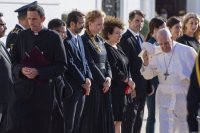pápež František počas privítacieho ceremoniálu v Prezidentskom paláci