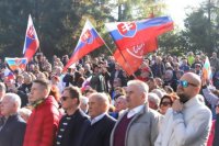 Na snímke účastníci protivládneho podujatia "čapicový protest", ktorý zorganizoval poslanec Národnej rady SR (NR SR) Robert Fico (Smer-SD), ku ktorému sa pridali strany SNS a Republika v Rimavskej Sobote 17. októbra 2021.